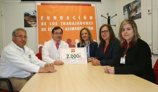 Los trabajadores de ELPOZO ALIMENTACIÓN donan 2.000 euros para ayudar a curar a drogodependientes