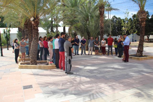 El Ayuntamiento de Alhama se suma al minuto de silencio por la mujer asesinada en Beniel