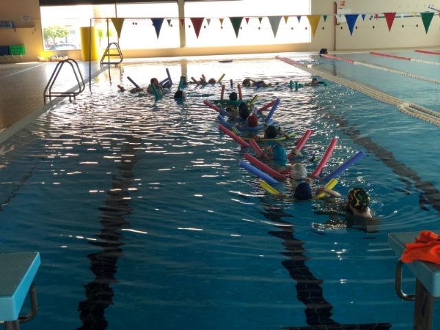 Actividades de natación en los colegios de Alhama