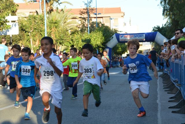 Más de mil corredores participan en la 'VIII Milla Urbana Feria de Alhama'