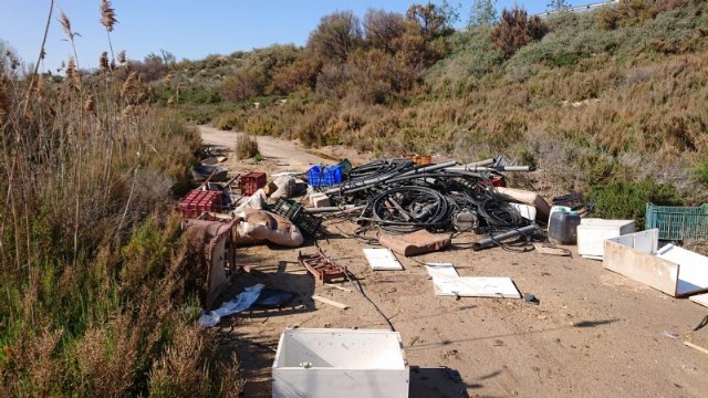 La asociación Meles y el Ayuntamiento de Alhama retiran 1.600 kg de residuos en los alrededores del río Guadalentín