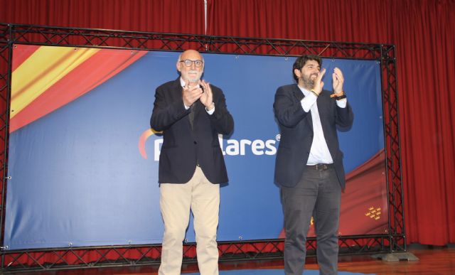 López Miras: 'La libertad de las familias para elegir la educación que quieren para sus hijos solo la garantiza el Partido Popular'