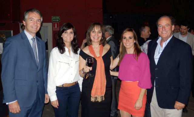 David Muntañola, Director Comercial y Marketing de Correos; Cristina Jover, responsable de Comunicación de PcComponentes; Ana Belén Pérez, Coordinadora de Patrocinios de Correos; Isabel Mª Sánchez, responsable del Departamento de Marketing de PcComponentes; y Jesús Sánchez Lladó, Director Unidad e-Commerce de Correos