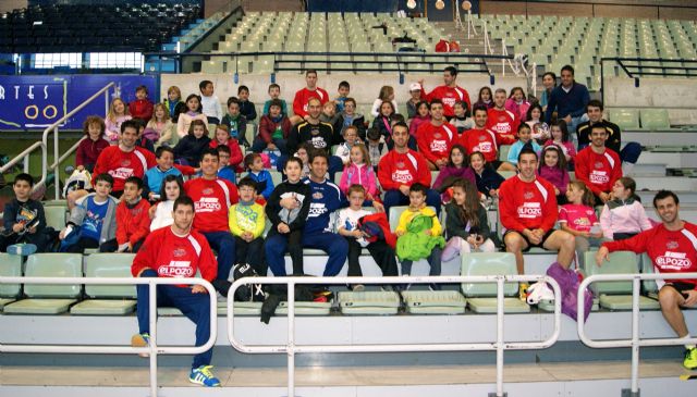 Visita del CEIP Ricardo Codorníu de Alhama de Murcia para presenciar el entrenamiento matinal de ElPozo Murcia FS