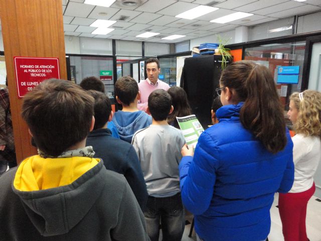 Los niños del Príncipe de España aprenden la importancia del Archivo Municipal