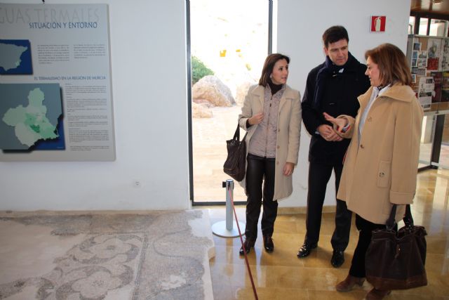 La directora general de Bienes Culturales visita el Museo Arqueológico Los Baños y el Castillo de Alhama de Murcia