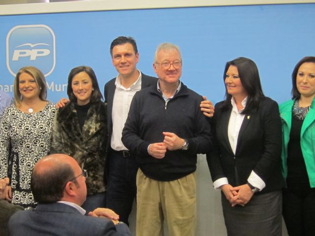 Valcárcel participó en en la presentación del candidato del PP a la alcaldía, Alfonso Cerón