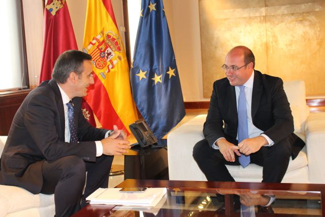 El presidente de la Comunidad se reúne con el alcalde de Alhama