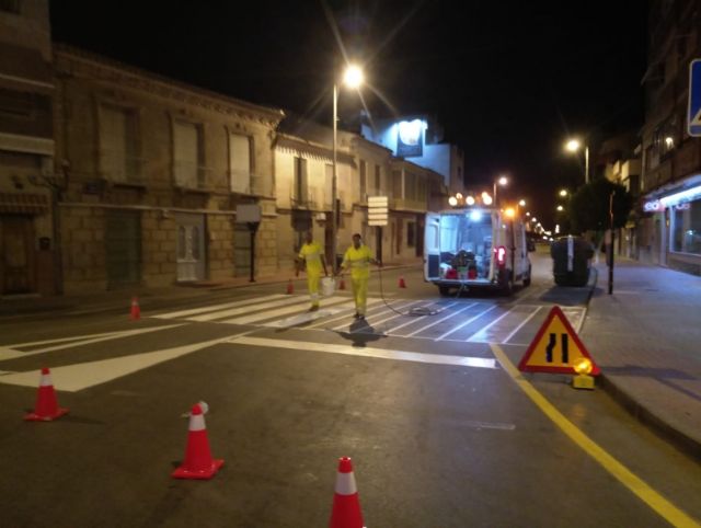 Repintado de marcas viales en varias calles del municipio