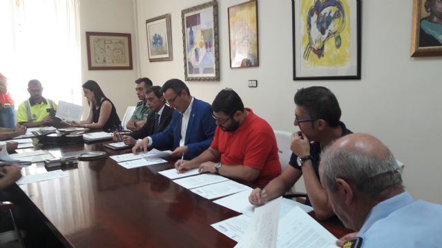 El delegado del Gobierno preside la junta local de Seguridad de Alhama, donde las infracciones penales descienden un 26%