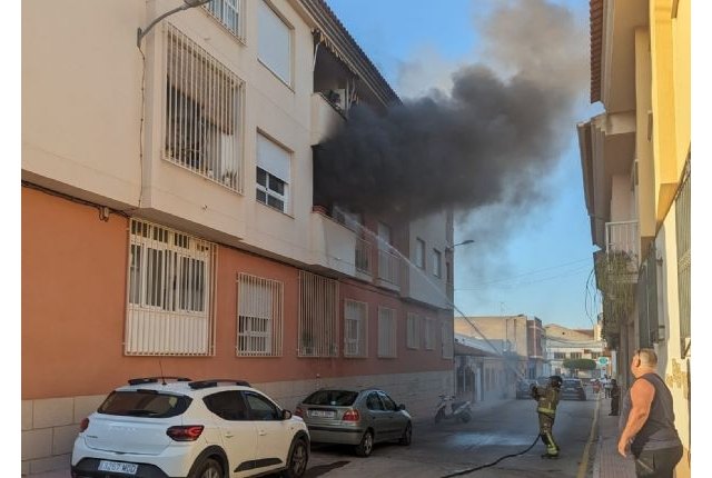 El Ayuntamiento agradece la rápida intervención de los agentes de seguridad y bomberos en el incendio que tuvo lugar la tarde de ayer