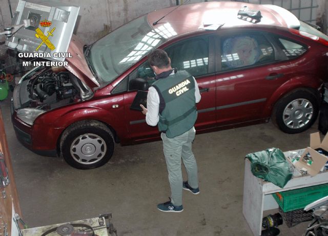 La Guardia Civil detiene al propietario de un taller mecánico ilegal por emplear a ciudadanos extranjeros sin contrato