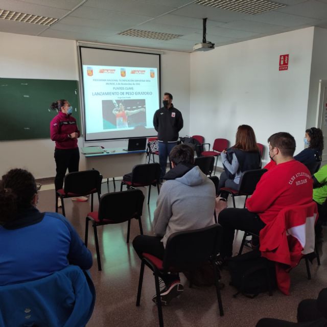 Alhama acogió la tecnificación FAMU-RFEA de peso y disco