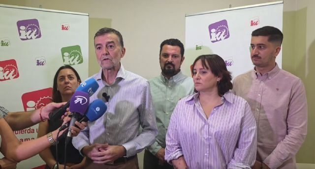 Antonio Maíllo reivindica el municipalismo de Izquierda Unida y el derecho a la vivienda en su visita a Alhama de Murcia