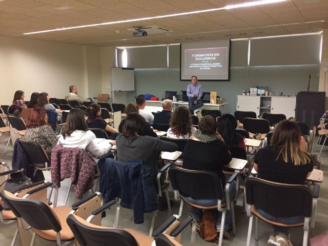 Continúan los cursos de formación en el manejo del desfibrilador