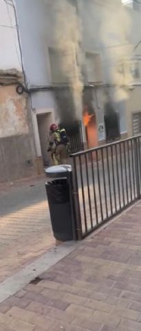 Bomberos apagaron ayer tarde incendio de vivienda en Alhama de Murcia