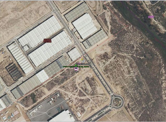 Servicios de emergencia atienden y trasladan a tres trabajadores heridos en accidente laboral en Alhama de Murcia