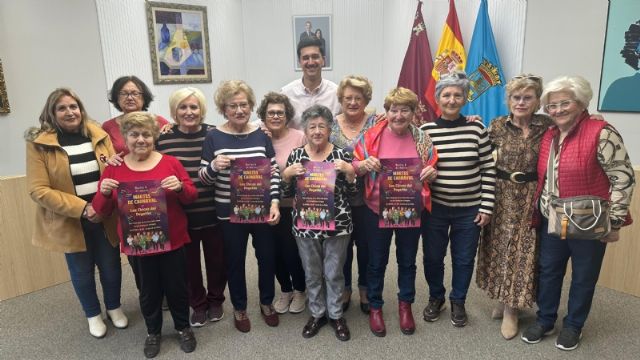 Estreno de la chirigota ´Las Chicas del Poyetón´ en el Martes de Carnaval