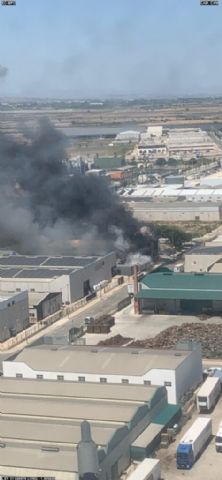 Incendio en una nave industrial de Alhama de Murcia