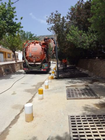 El Consistorio continúa los trabajos de limpieza en los imbornales de mayor tamaño