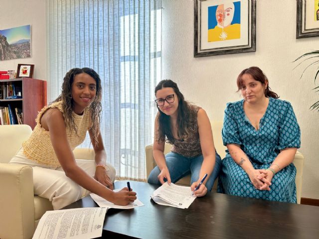 El Ayuntamiento y Engatúsate sellan un acuerdo pionero para el bienestar animal en el municipio