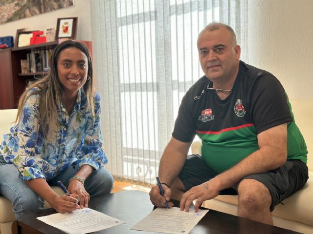 El Ayuntamiento renueva su apoyo al Moto Club Alhama con la firma de un nuevo convenio de colaboración