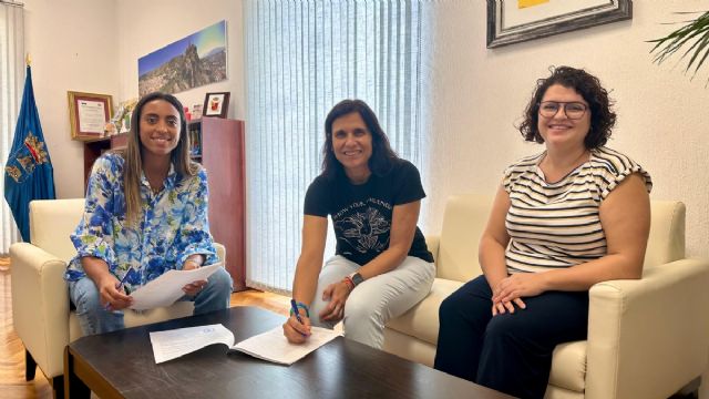 La cultura y el folklore de Alhama reciben nuevo impulso con la firma de un convenio