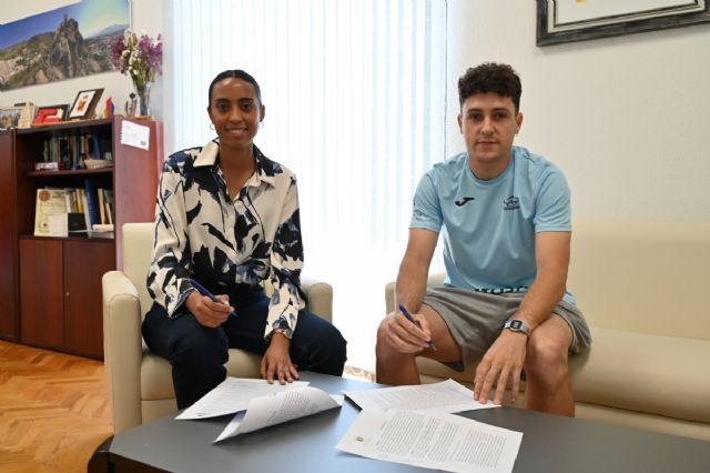 El Club Atletismo Alhama refuerza su actividad con un nuevo convenio de colaboración municipal