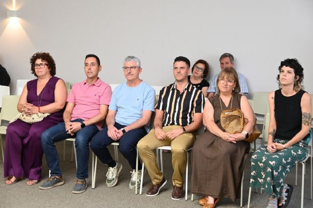 Dos empleados municipales toman posesión como funcionarios de carrera y cuatro interinos superan su periodo de prácticas