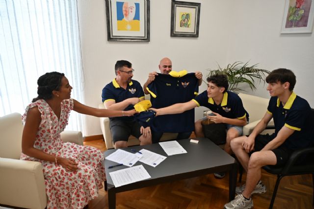El Ayuntamiento firma por primera vez un convenio de colaboración con el Club Voleibol Alhama
