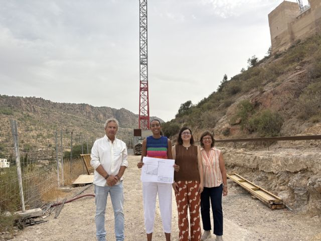 El Castillo dice adiós a las grúas que han marcado su silueta durante 16 años