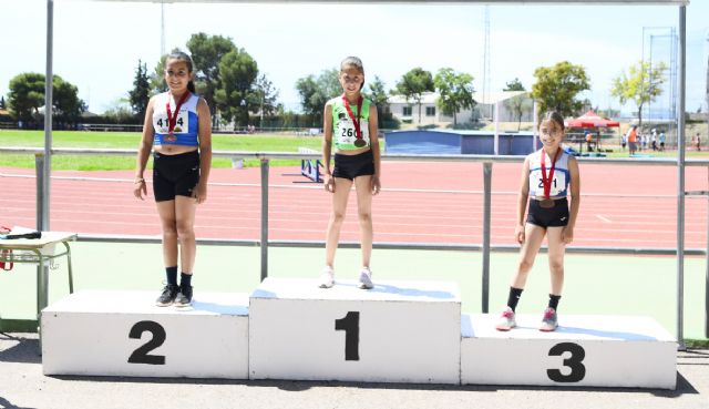 Treinta y nueve medallas para los atletas del Club Atletismo Alhama en el Regional Sub10, Sub12 y Sub14