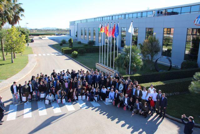 Estudiantes de Alhama comparten su vocación con el ministro Pedro Duque
