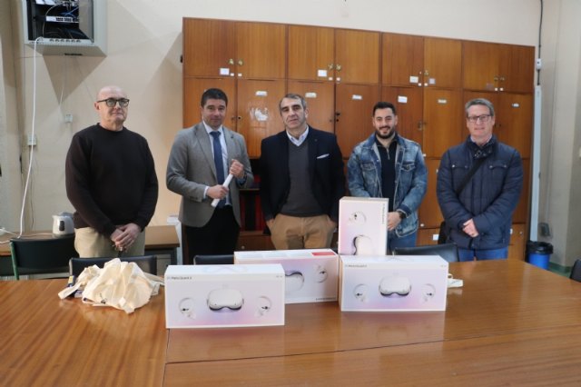 El director general de Formación Profesional, Enseñanzas de Régimen Especial y Educación Permanente visita el IES Valle de Leiva y anuncia novedades