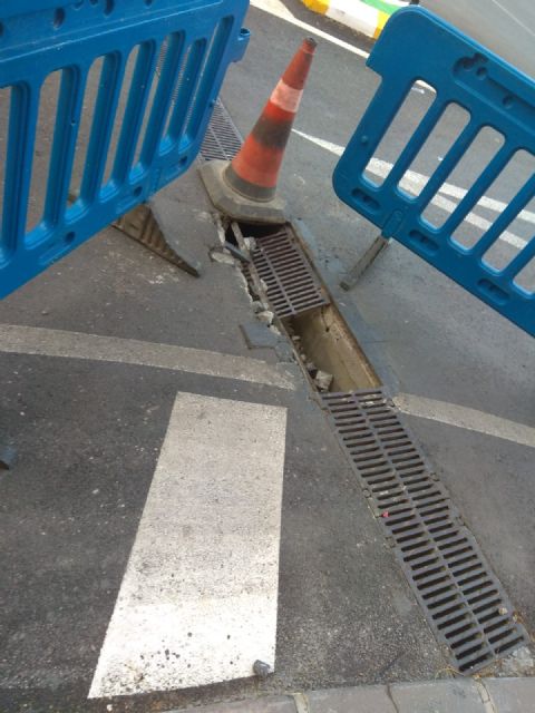 La avenida de España permanecerá cortada una semana para arreglar una rejilla de recogida de pluviales