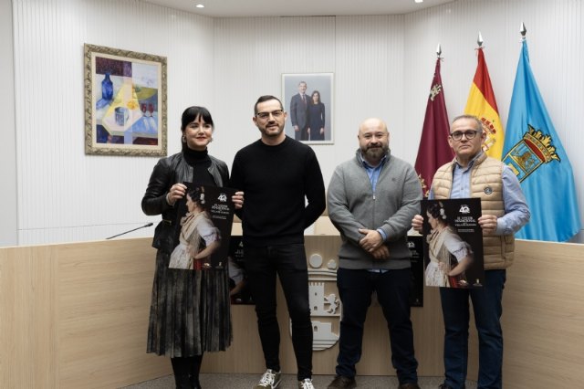El Grupo Folklórico Villa de Alhama celebra su 40 aniversario con una exposición de su vestimenta tradicional
