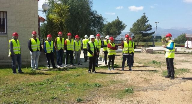 60 jóvenes de Alhama que no estudian ni trabajan se formarán en albañilería con cuatro cursos de la Comunidad