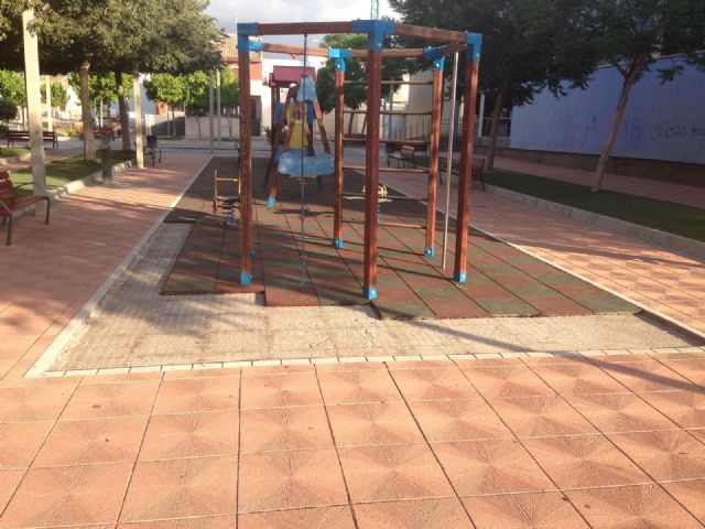 Segunda noche consecutiva de robo de losetas en el jardín de la piscina cubierta