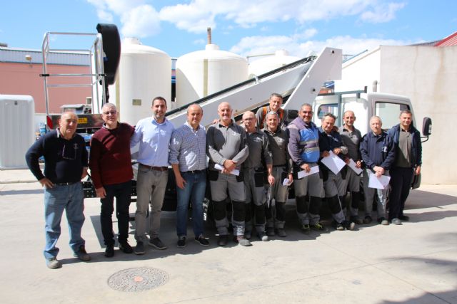 El Ayuntamiento adquiere un vehículo con plataforma telescópica para las brigadas municipales