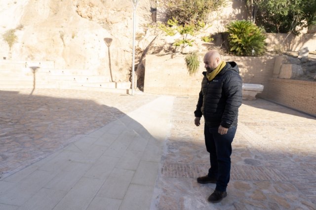 Alhama de Murcia elimina un escalón en el Museo de los Baños para facilitar el acceso y la seguridad