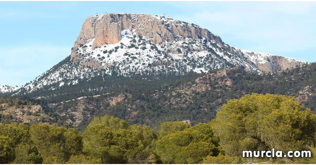 Servicios de emergencia atienden y trasladan a parapentista herido en Sierra Espuña		