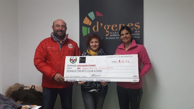 Motoclub Alhama entrega a D´Genes 1.250 euros recaudados en la prueba del Campeonato Regional de Motocross