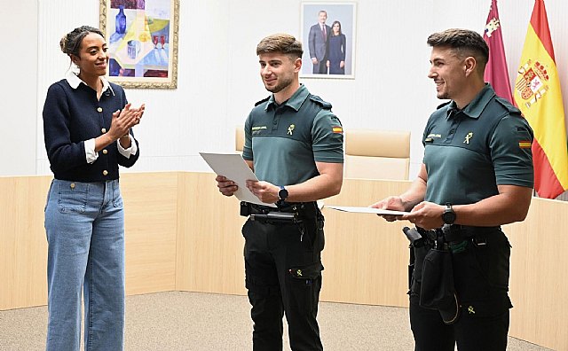 Alhama de Murcia reconoce a los guardias civiles que salvaron la vida de una bebé tras una parada cardiorrespiratoria