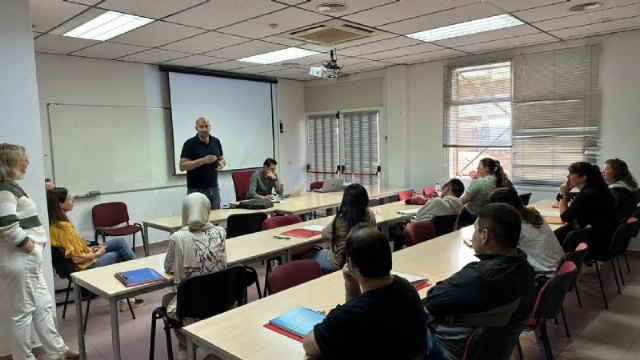 El Ayuntamiento de Alhama de Murcia prepara a 12 jóvenes para su futura inserción en el mercado laboral
