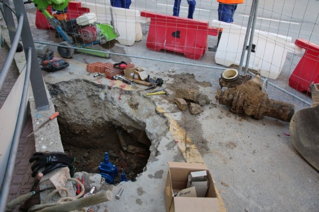 Obras de sustitución de las viejas redes de agua potable en la zona de la rambla D. Diego