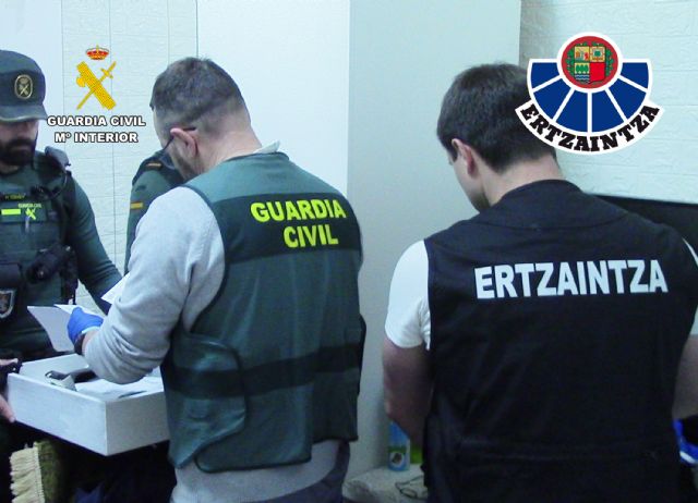 Detenidas dos personas en Alhama de Murcia por estafar cerca de 100.000 euros a un Ayuntamiento de Gipuzkoa y a una empresa murciana