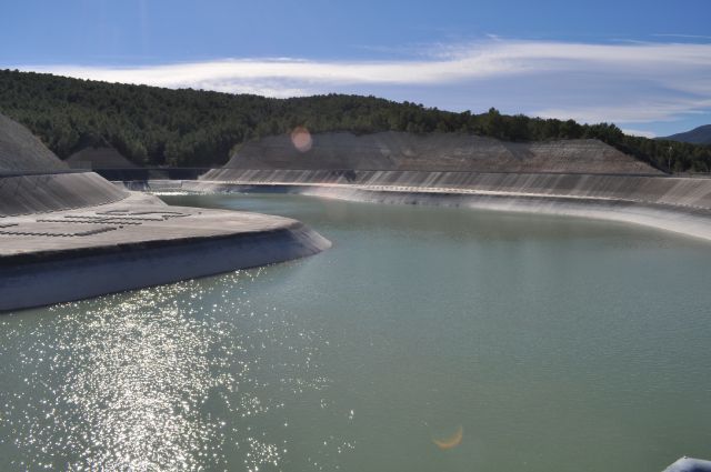 La CHS formaliza el contrato del proyecto de estabilización y adecuación del vaso de la balsa de La Muela