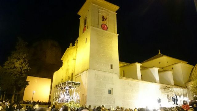 El reloj de San Lázaro se tiñe de 'rojo'