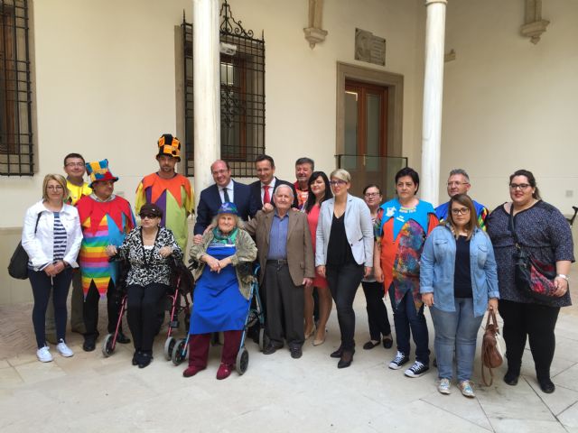 El Palacio de San Esteban, sede del Gobierno regional, abre sus puertas a la Fiesta de los Mayos