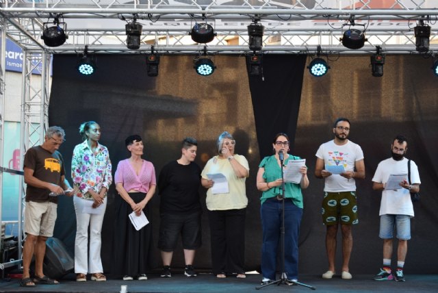 Alhama conmemora el Día del Orgullo LGTBI+ con un acto institucional y cultural en el Jardín de los Patos